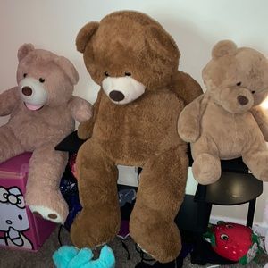 3 bigg teddy bears !